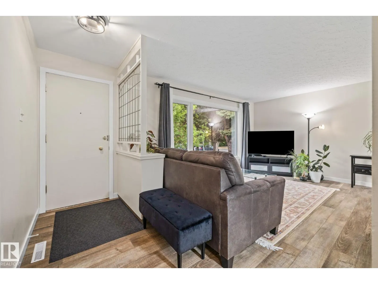 10820 60 AV NW
