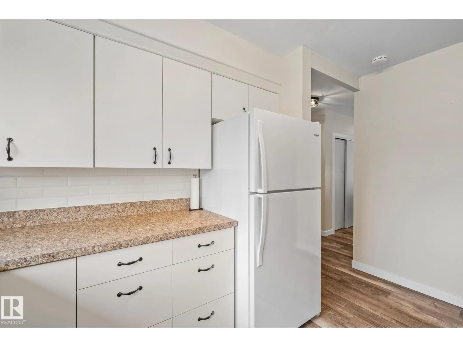 10820 60 AV NW