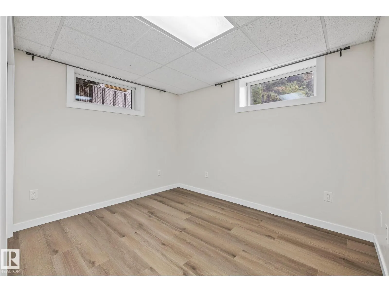 10820 60 AV NW