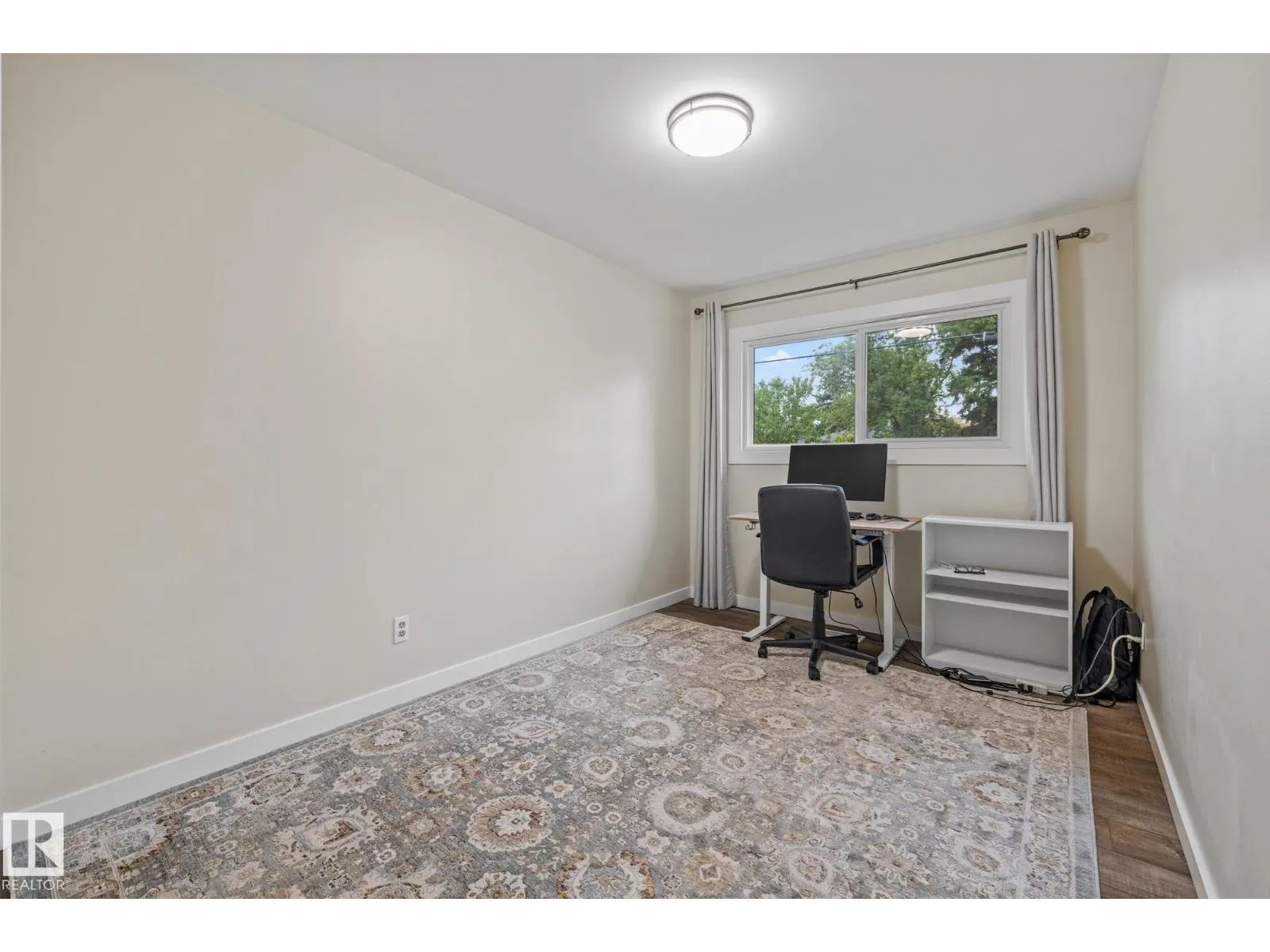 10820 60 AV NW