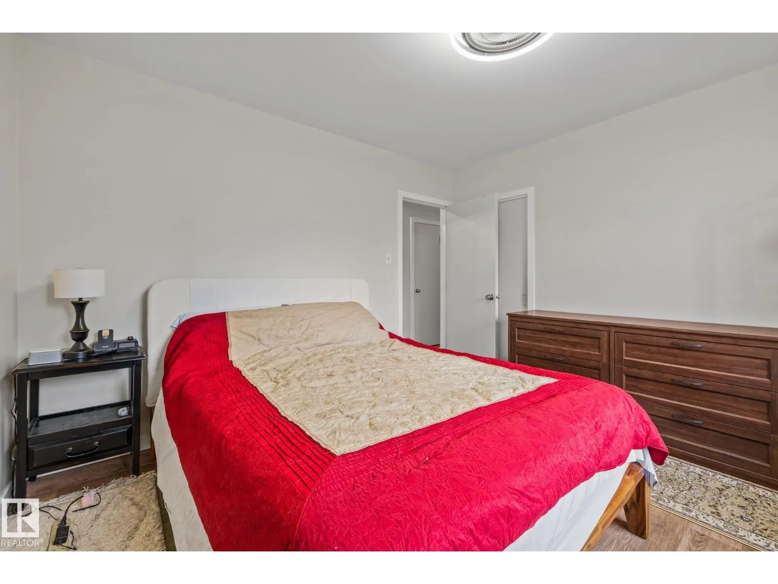 10820 60 AV NW