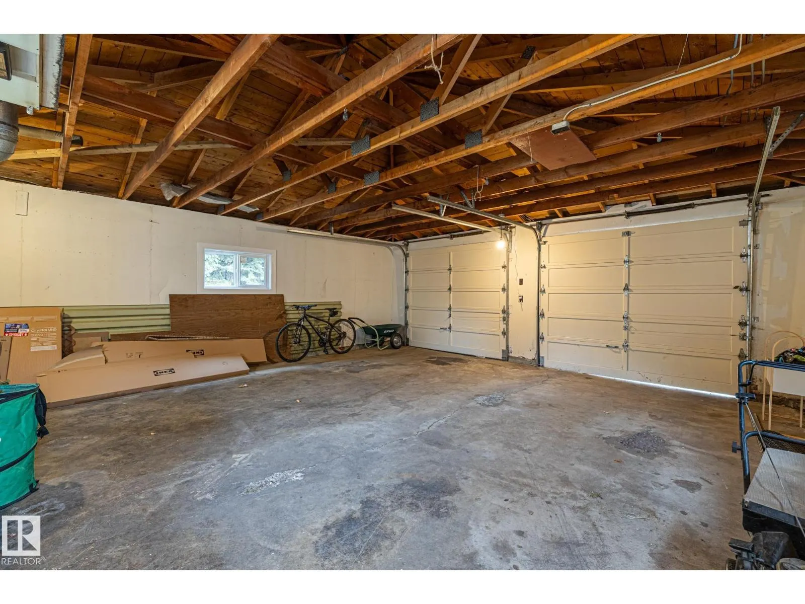 10820 60 AV NW