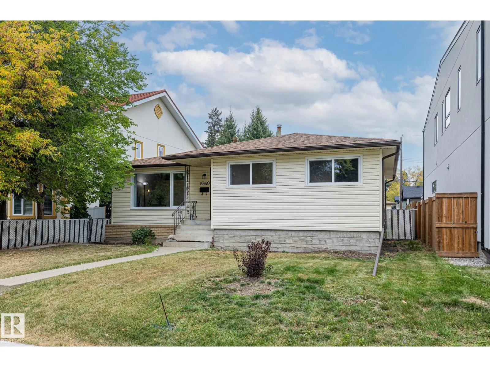 10820 60 AV NW