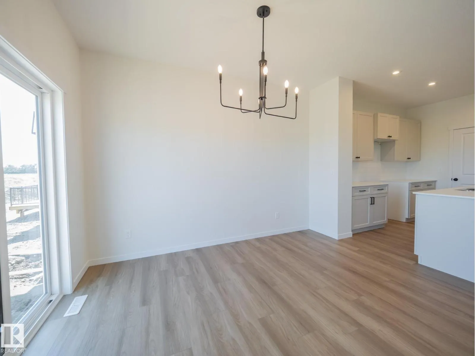 8712 224 ST NW