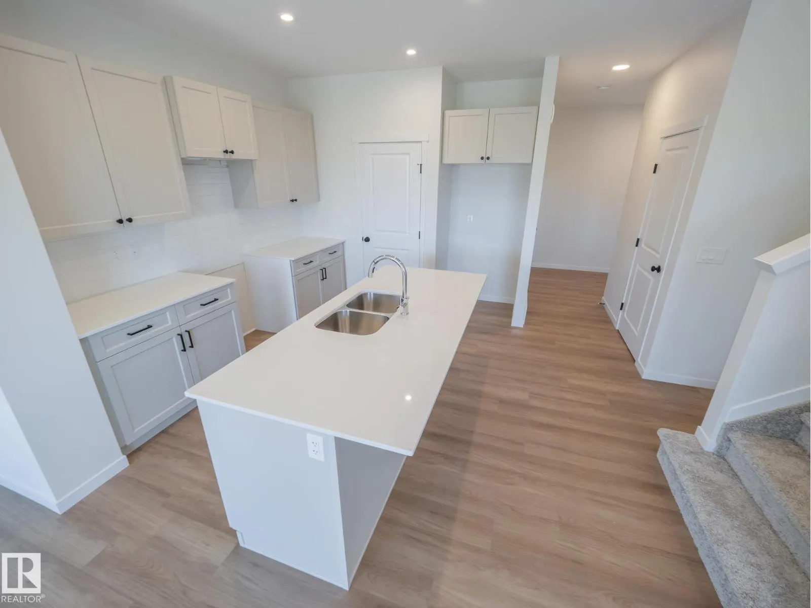 8712 224 ST NW