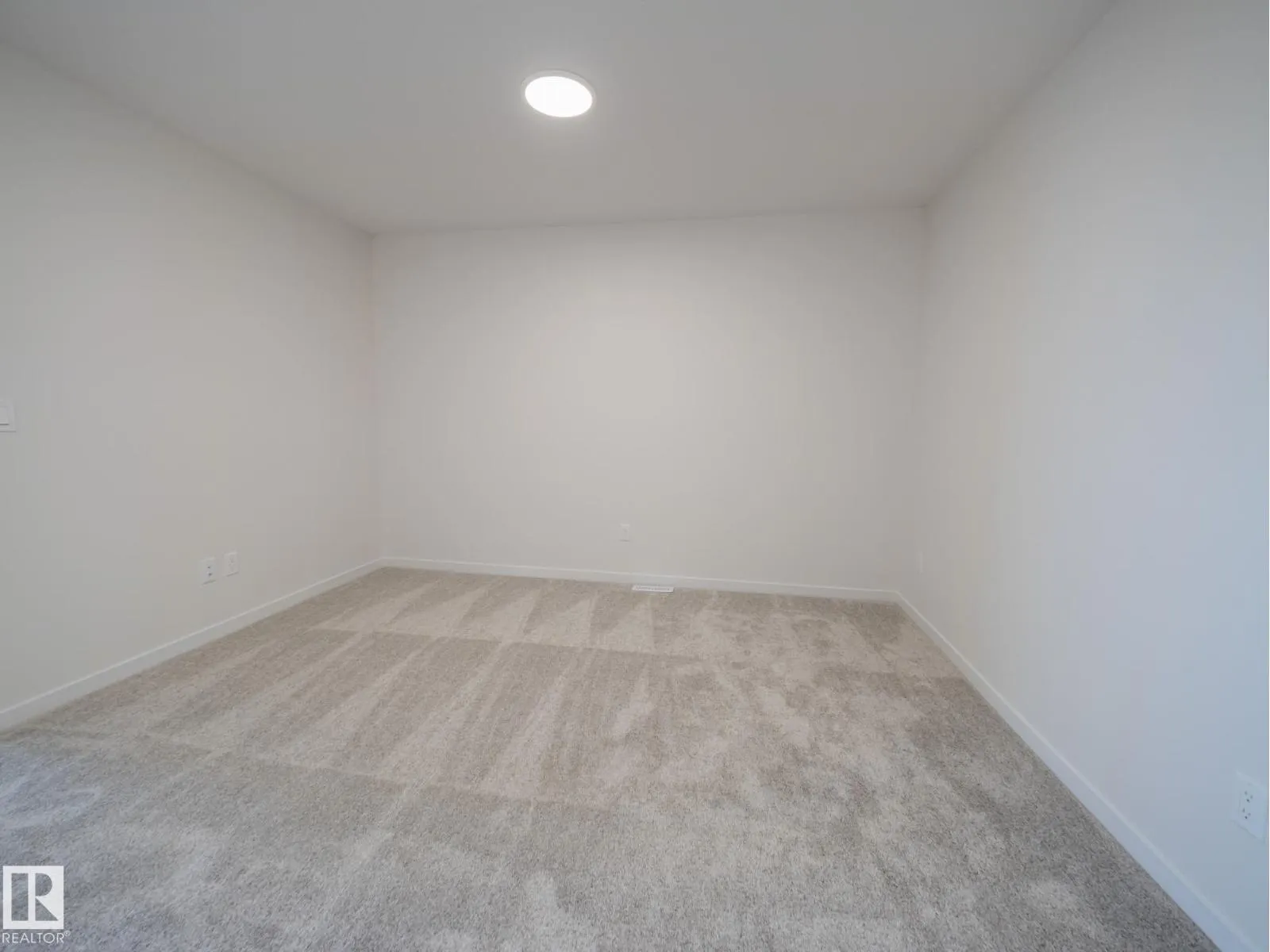 8712 224 ST NW