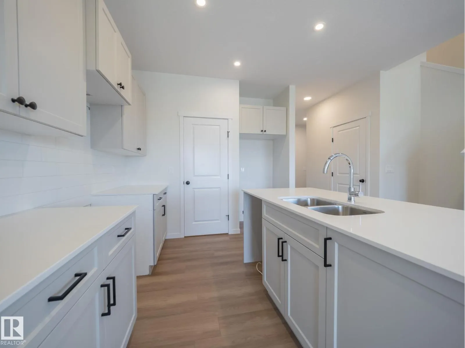 8712 224 ST NW