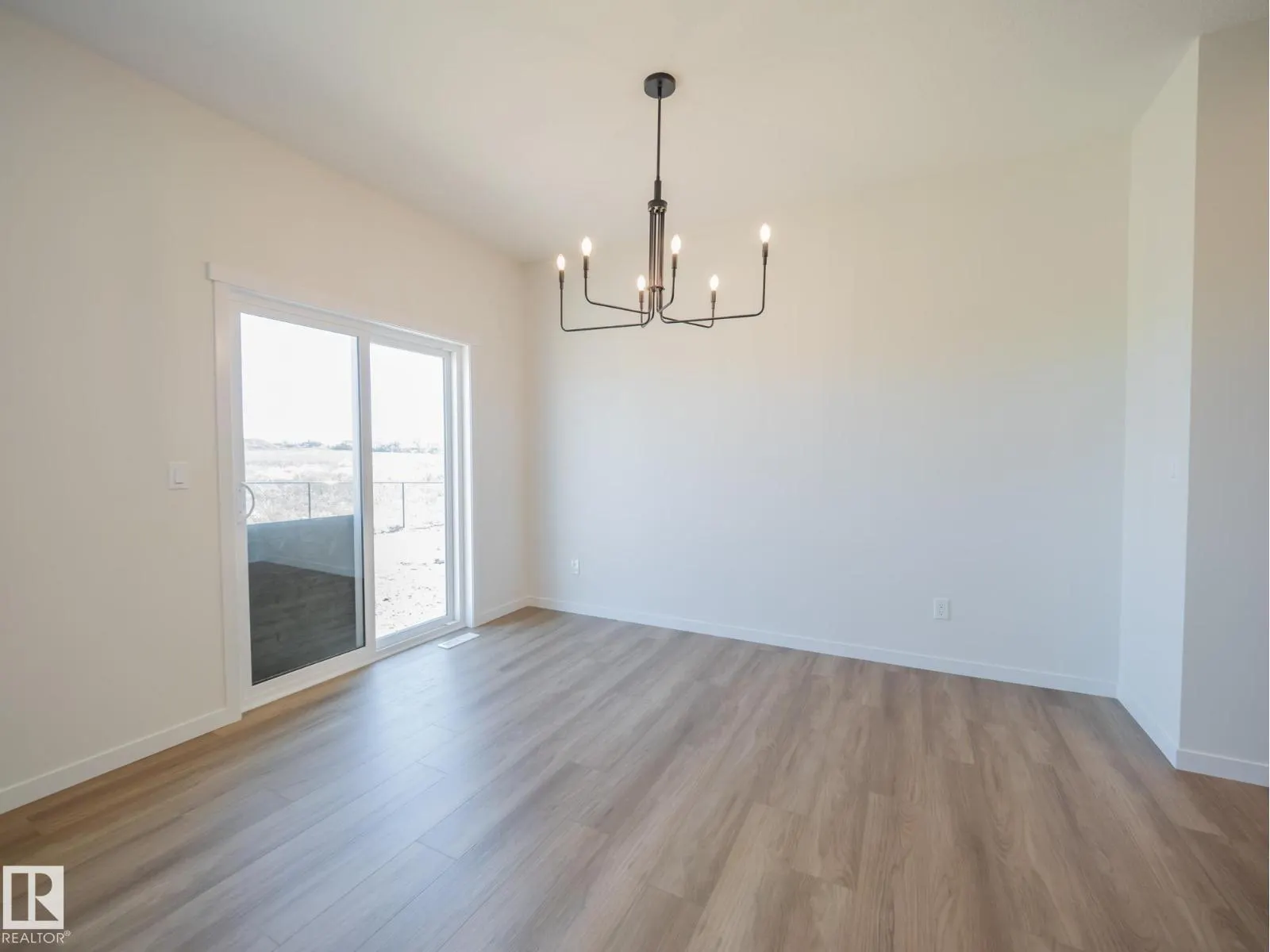 8712 224 ST NW