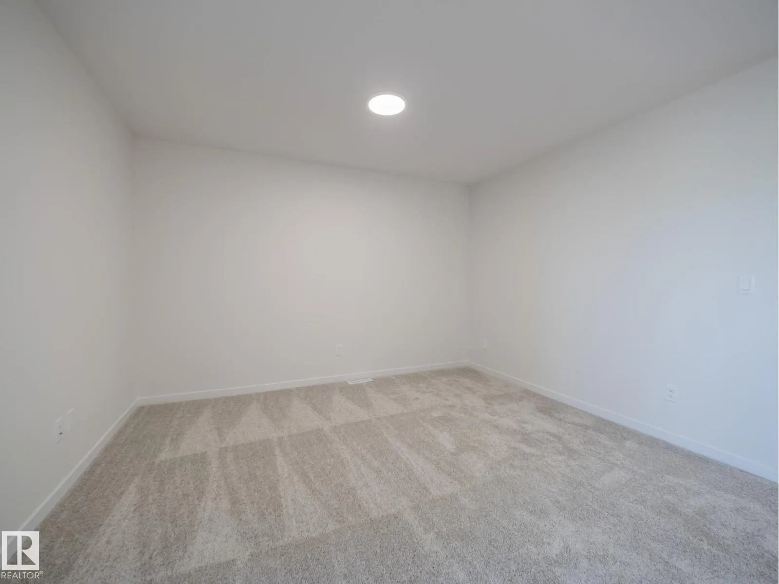 8712 224 ST NW