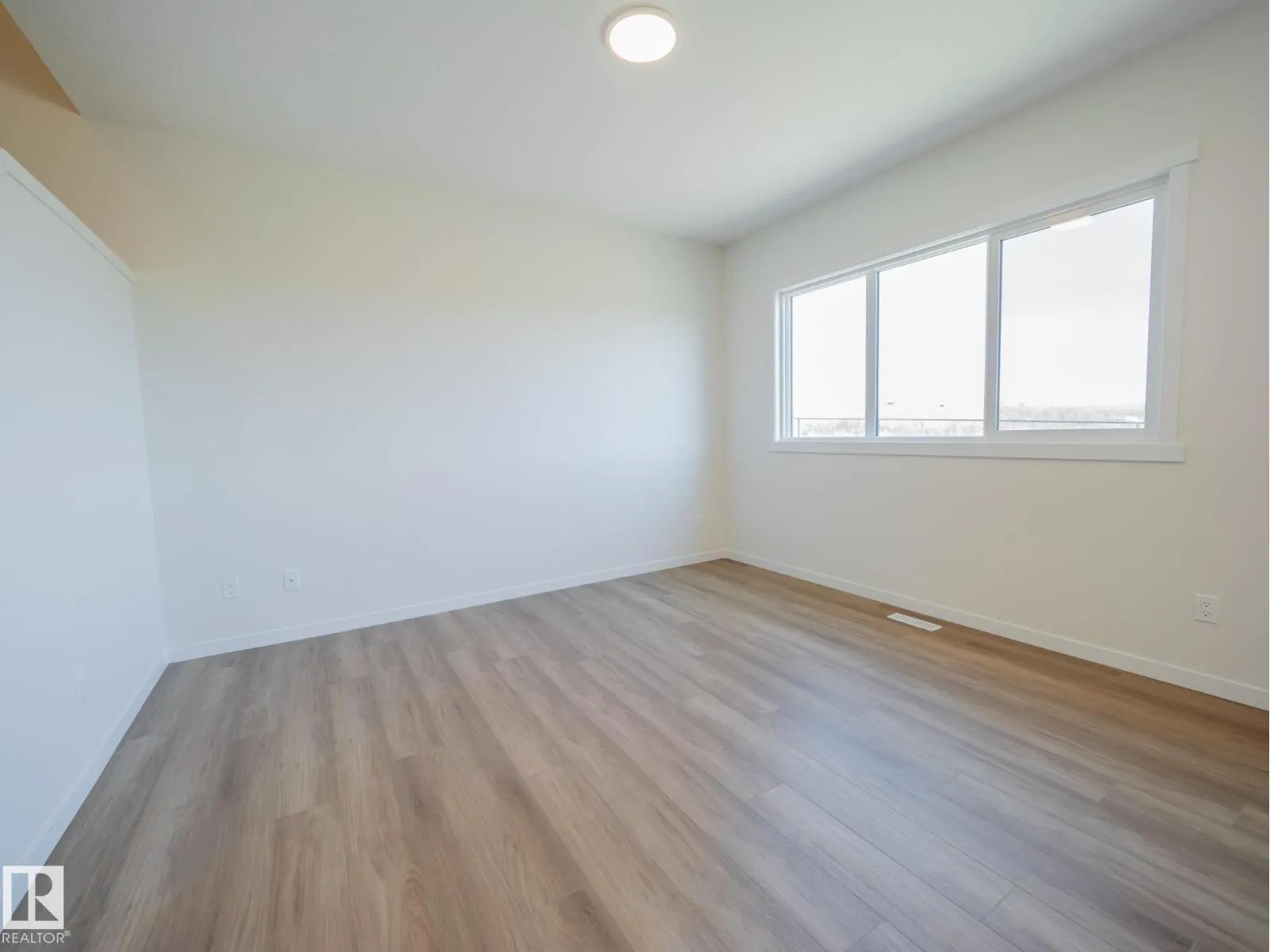8712 224 ST NW