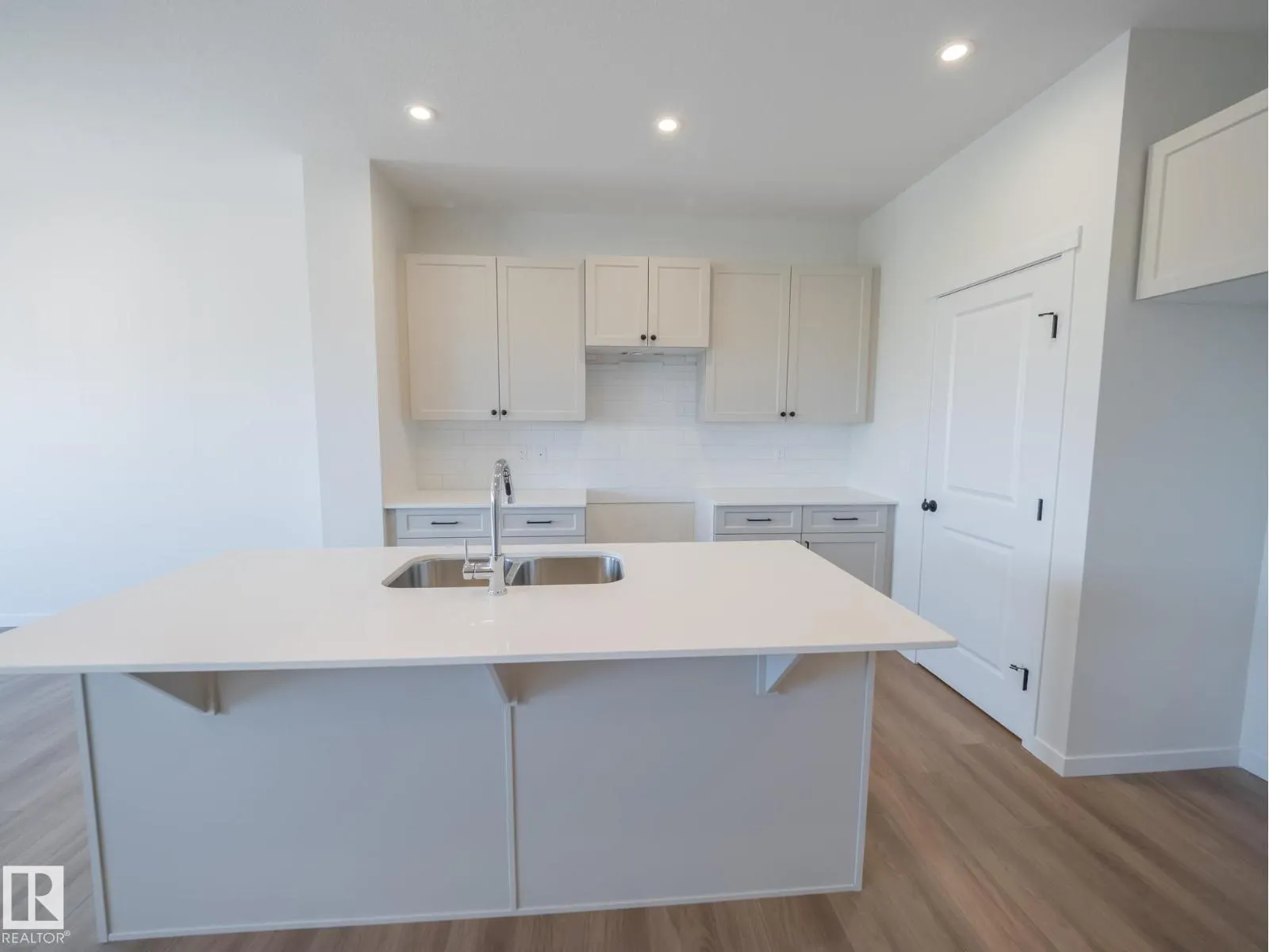 8712 224 ST NW