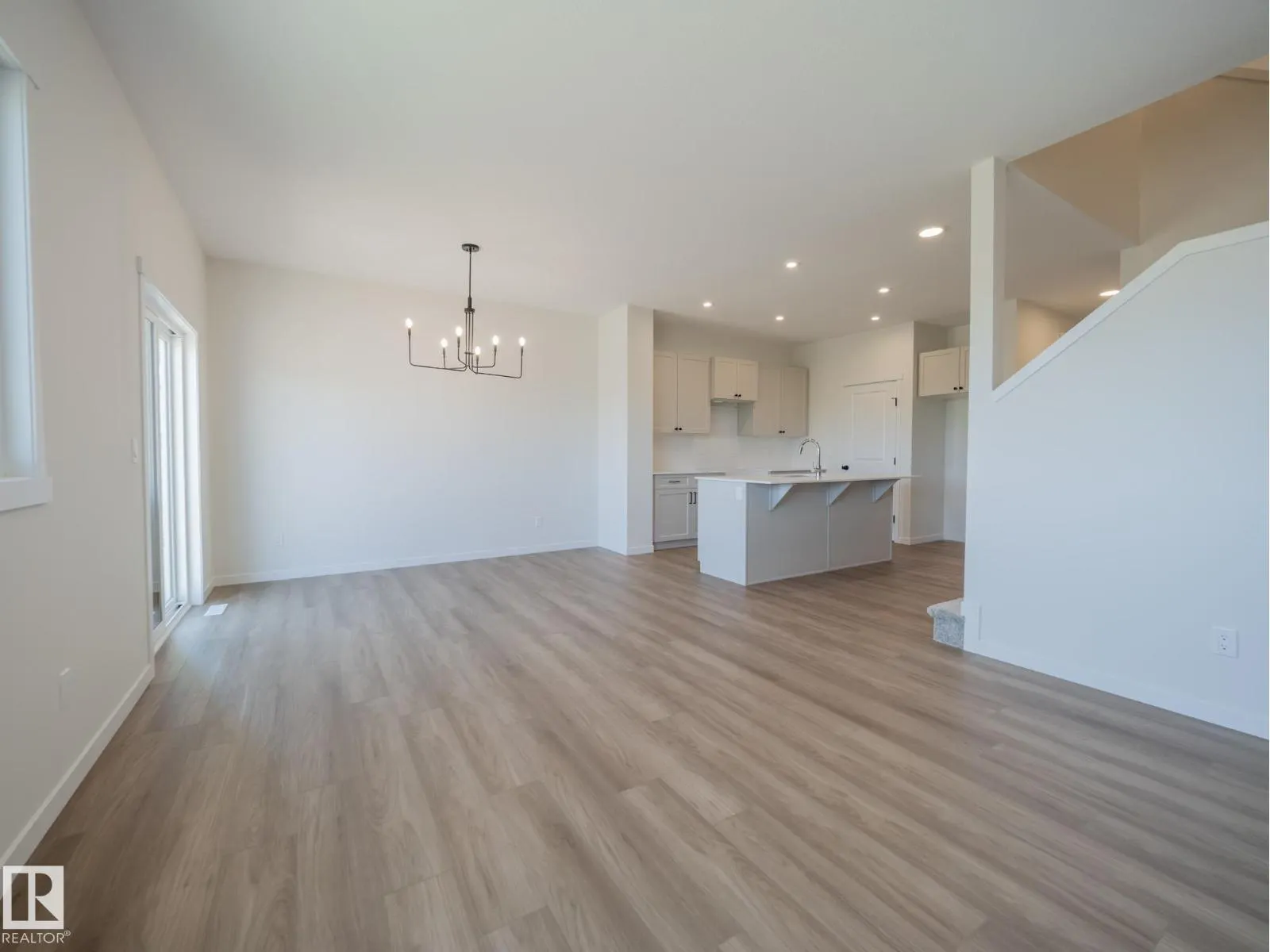8712 224 ST NW
