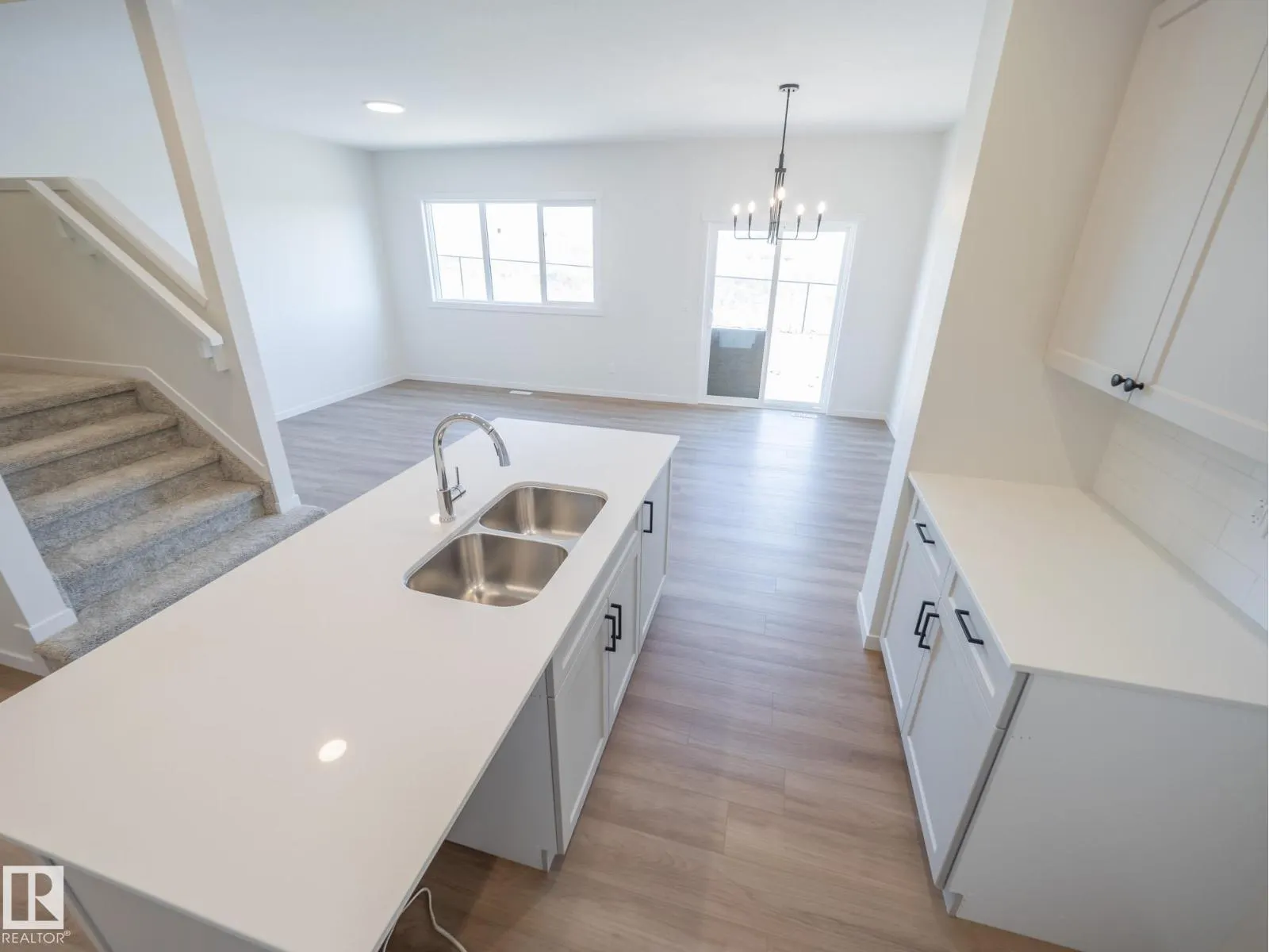 8712 224 ST NW