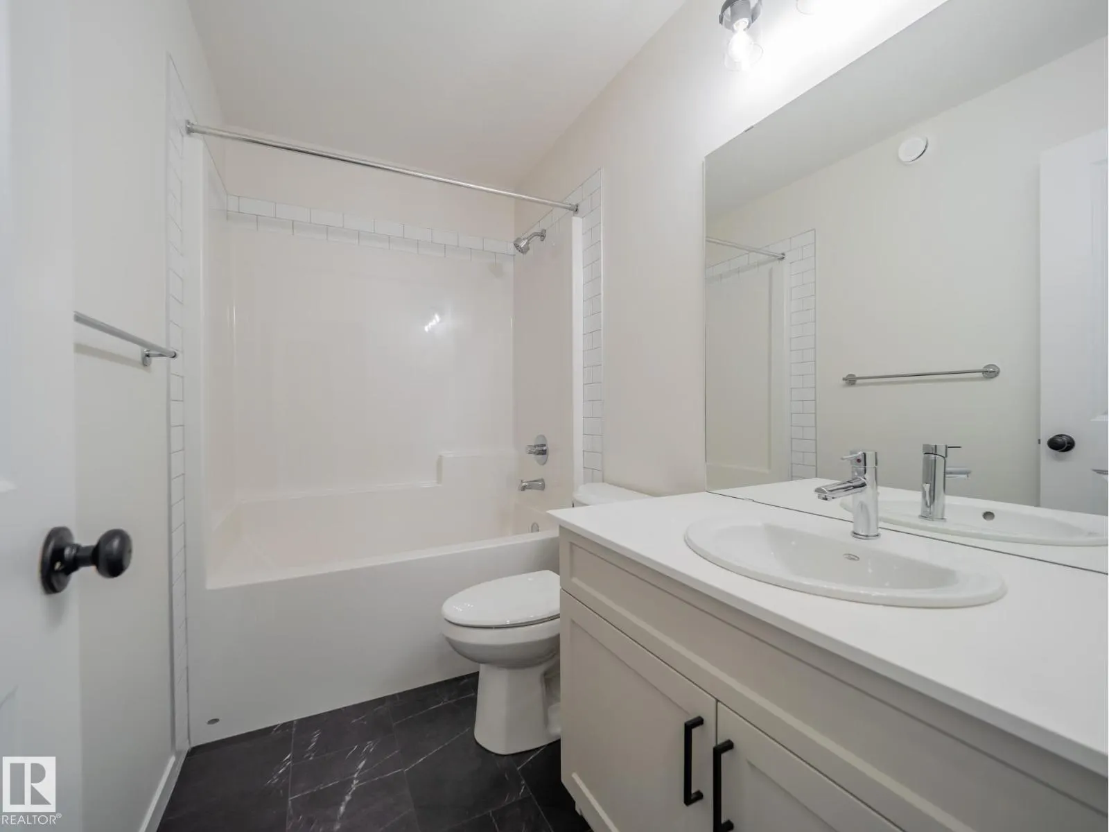 8712 224 ST NW