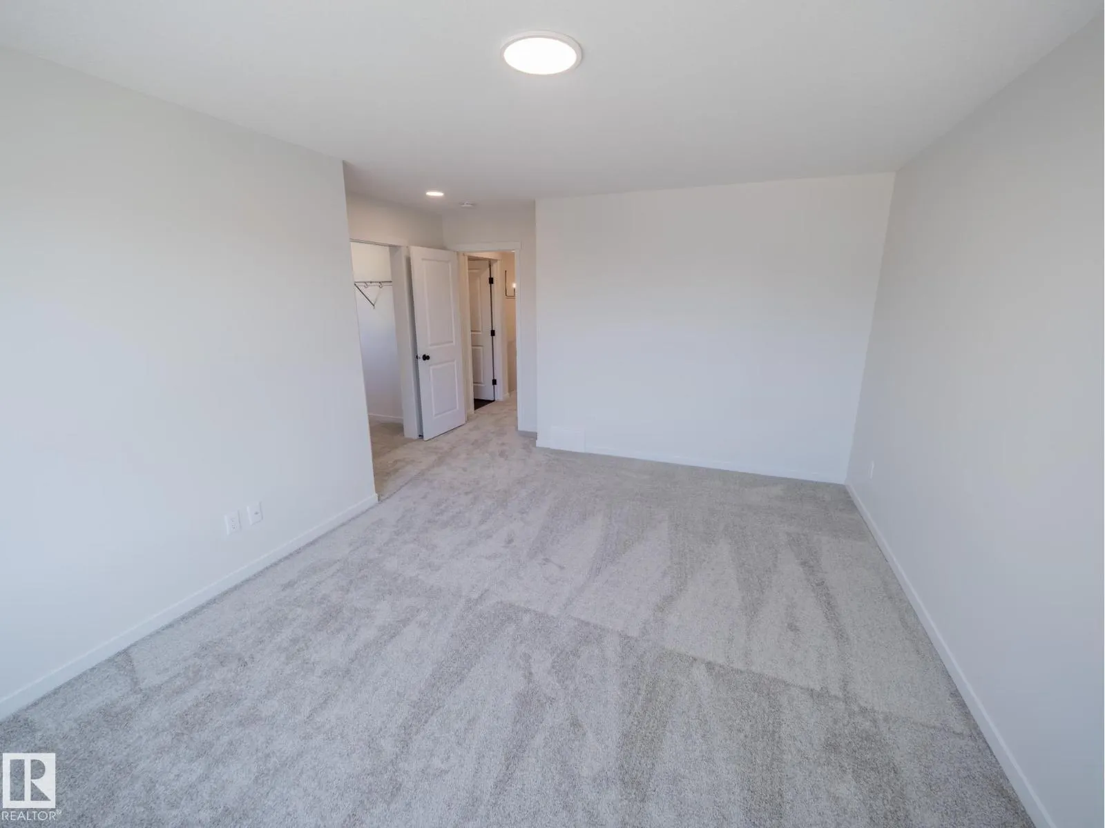 8712 224 ST NW