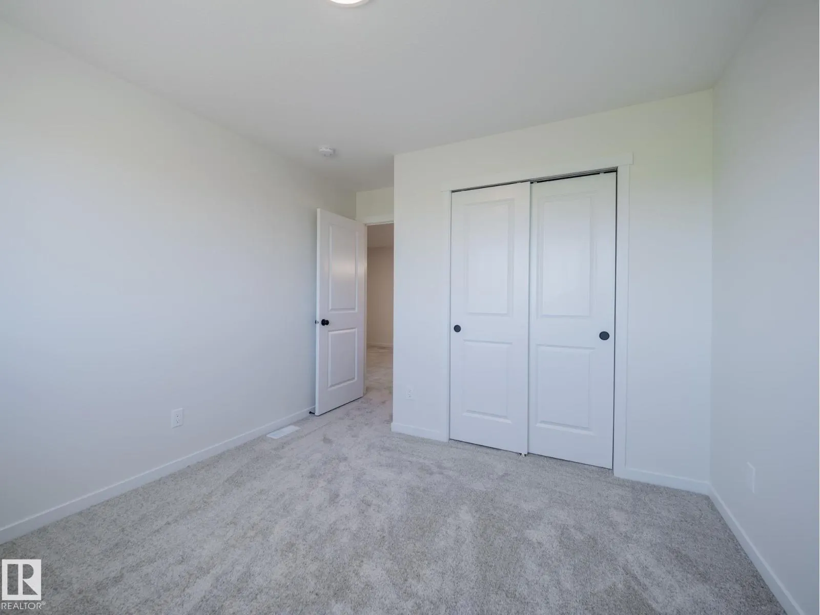 8712 224 ST NW