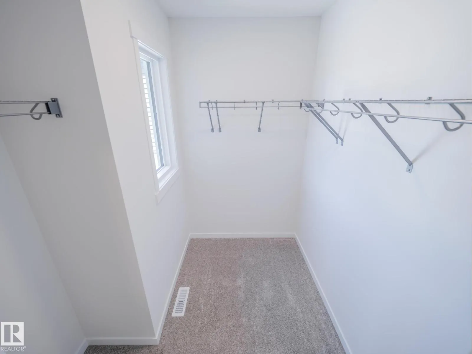 8712 224 ST NW