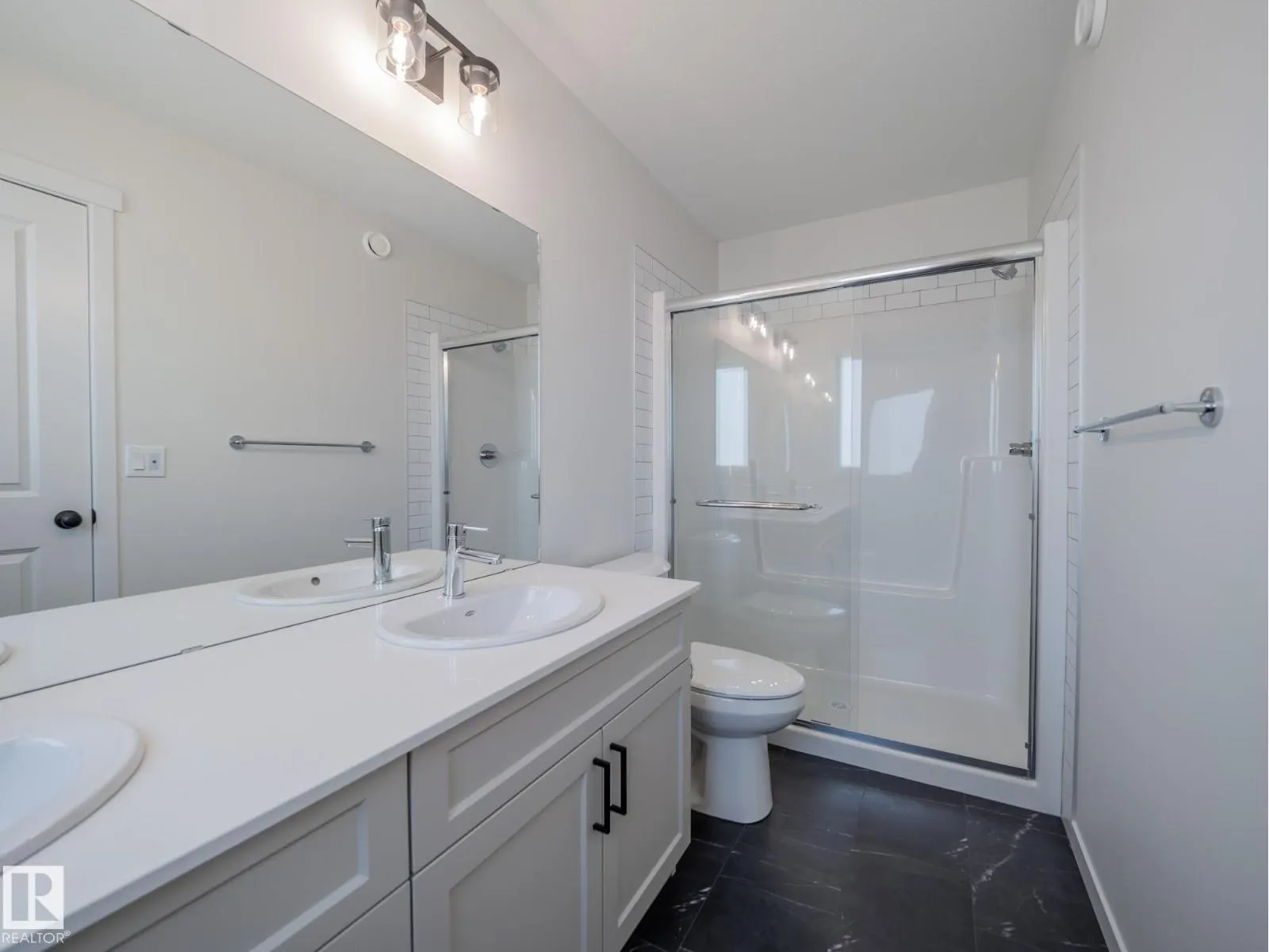 8712 224 ST NW