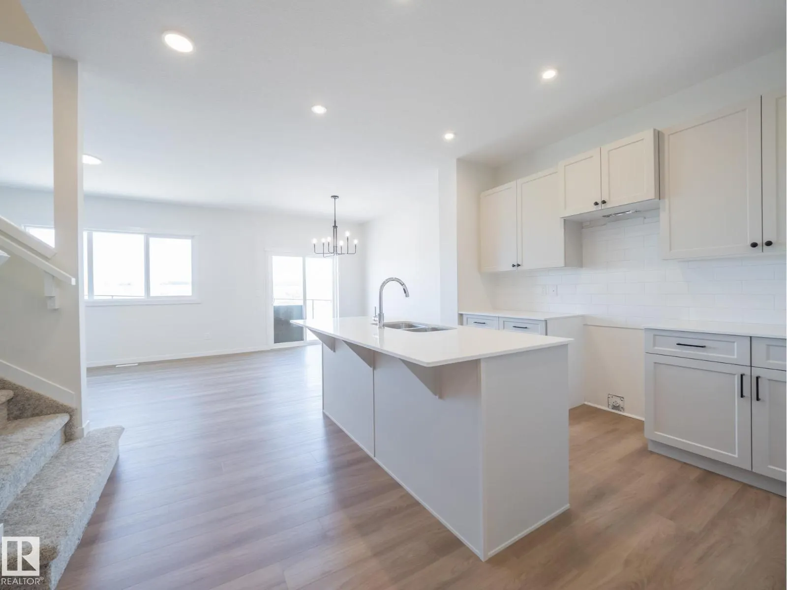 8712 224 ST NW