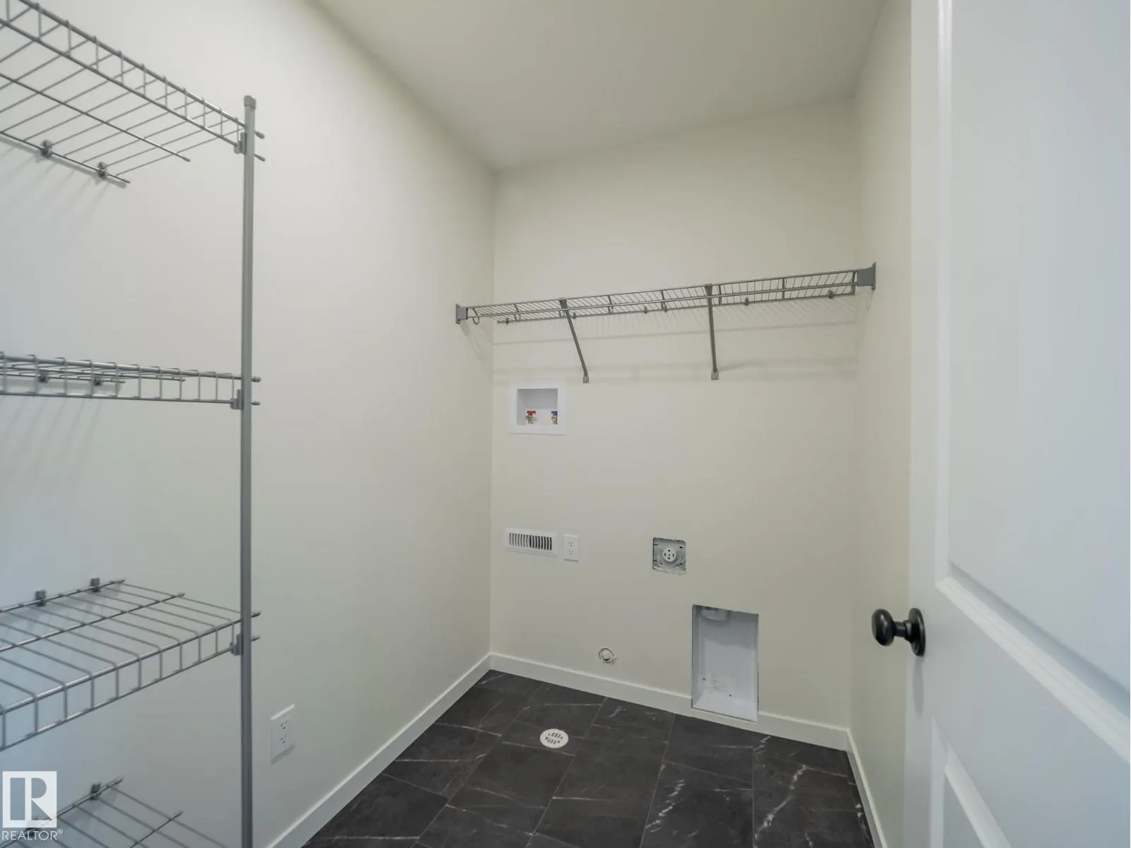 8712 224 ST NW