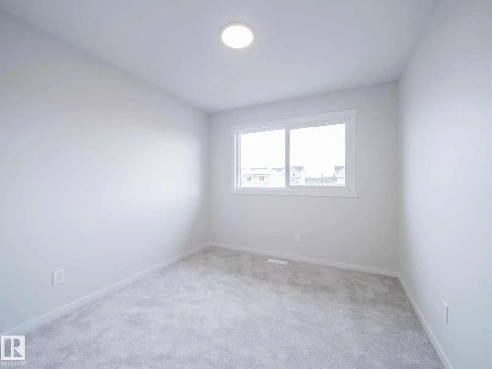17631 70 ST NW