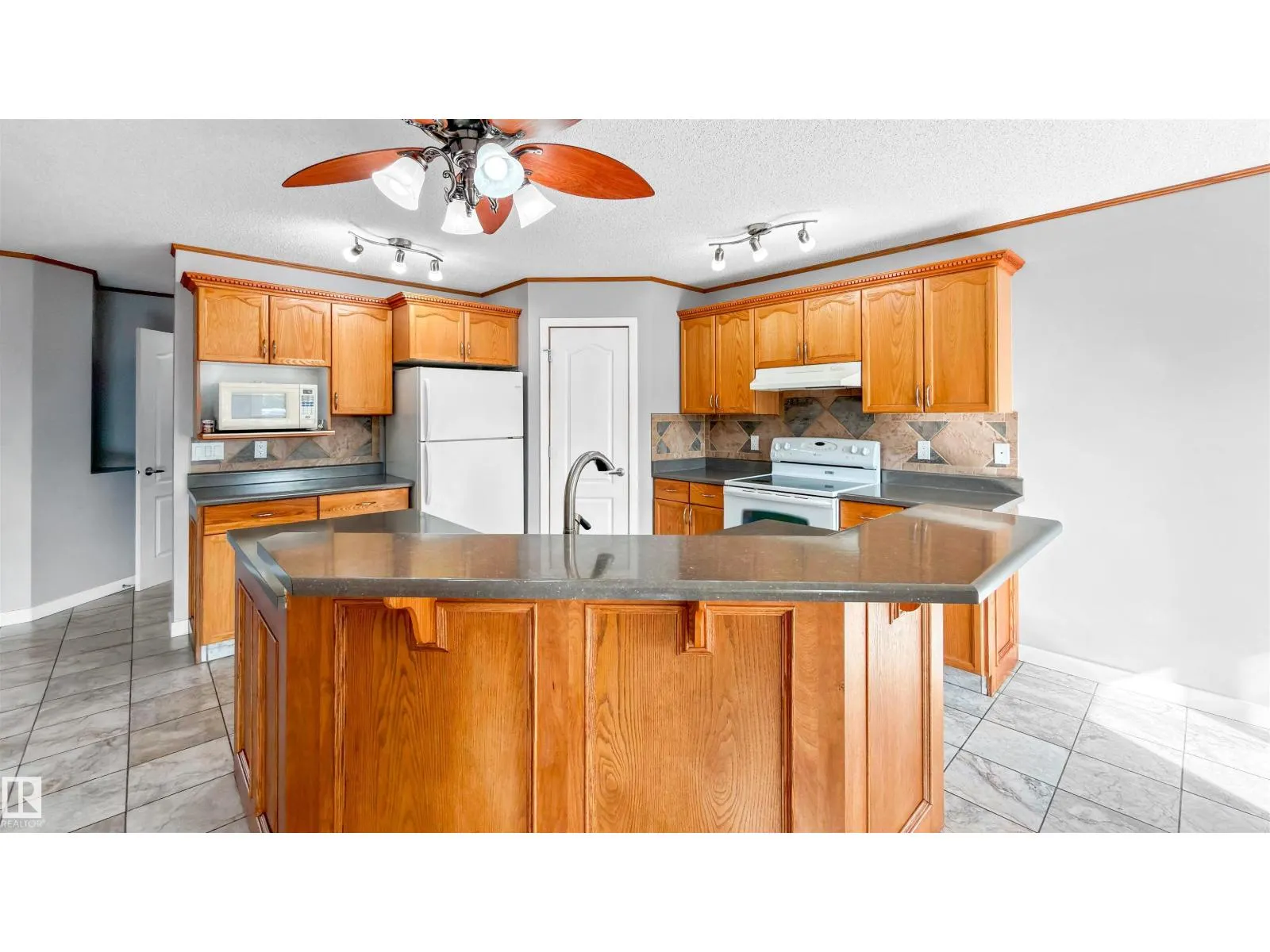 806 HIGHWOOD BV