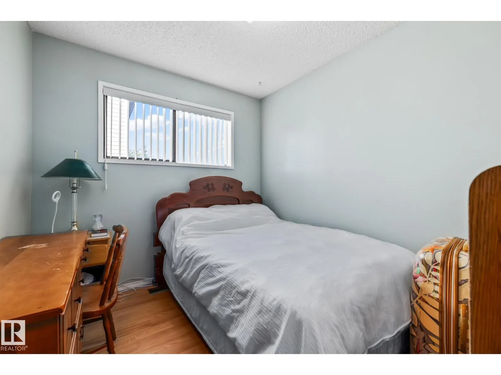 7327 189 ST NW NW