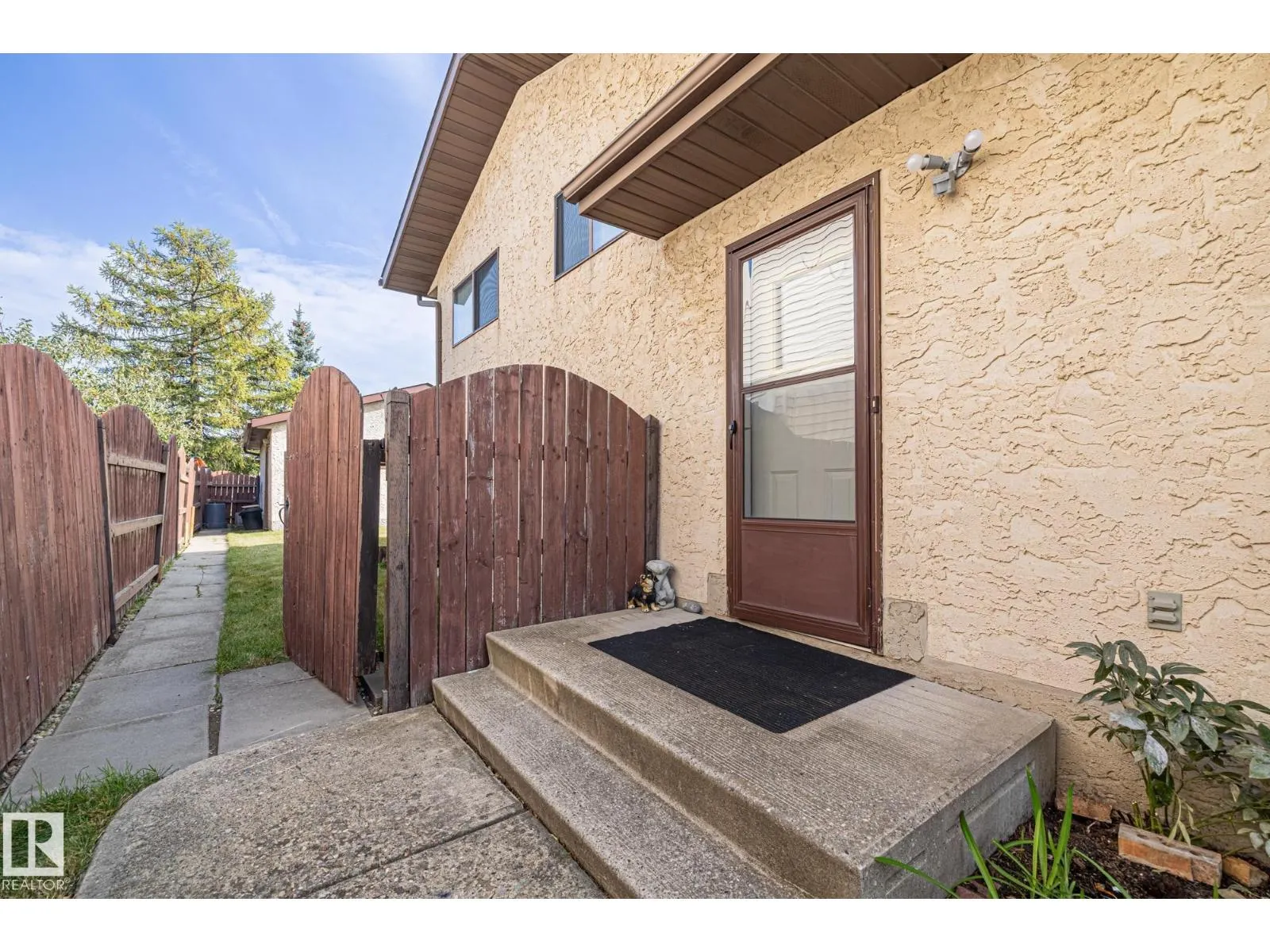 7327 189 ST NW NW