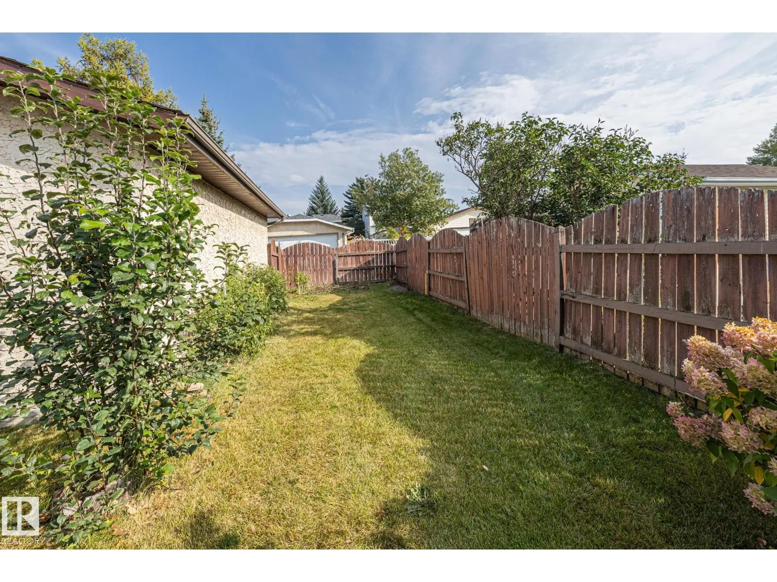 7327 189 ST NW NW