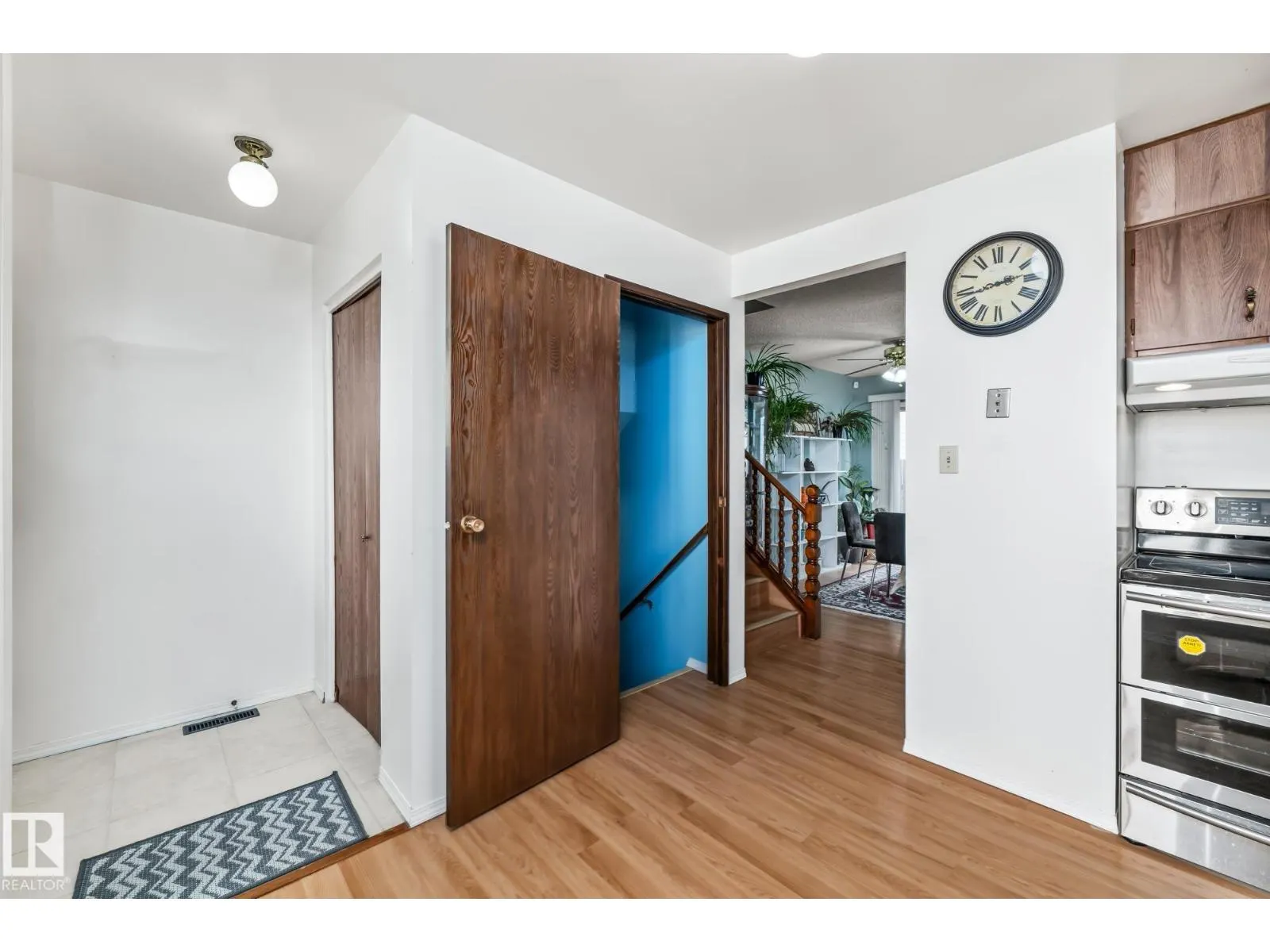 7327 189 ST NW NW
