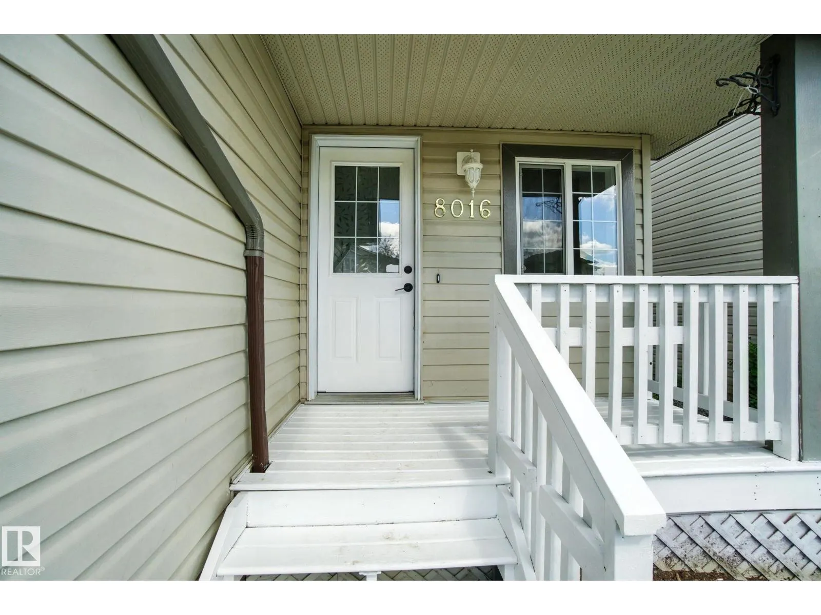8016 2 AV SW