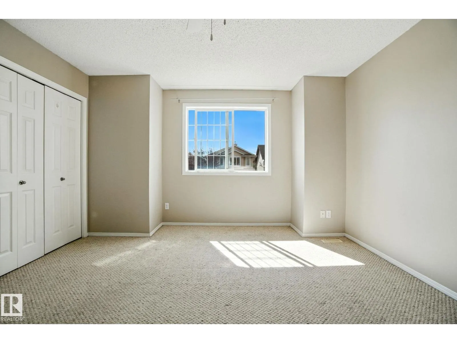 8016 2 AV SW