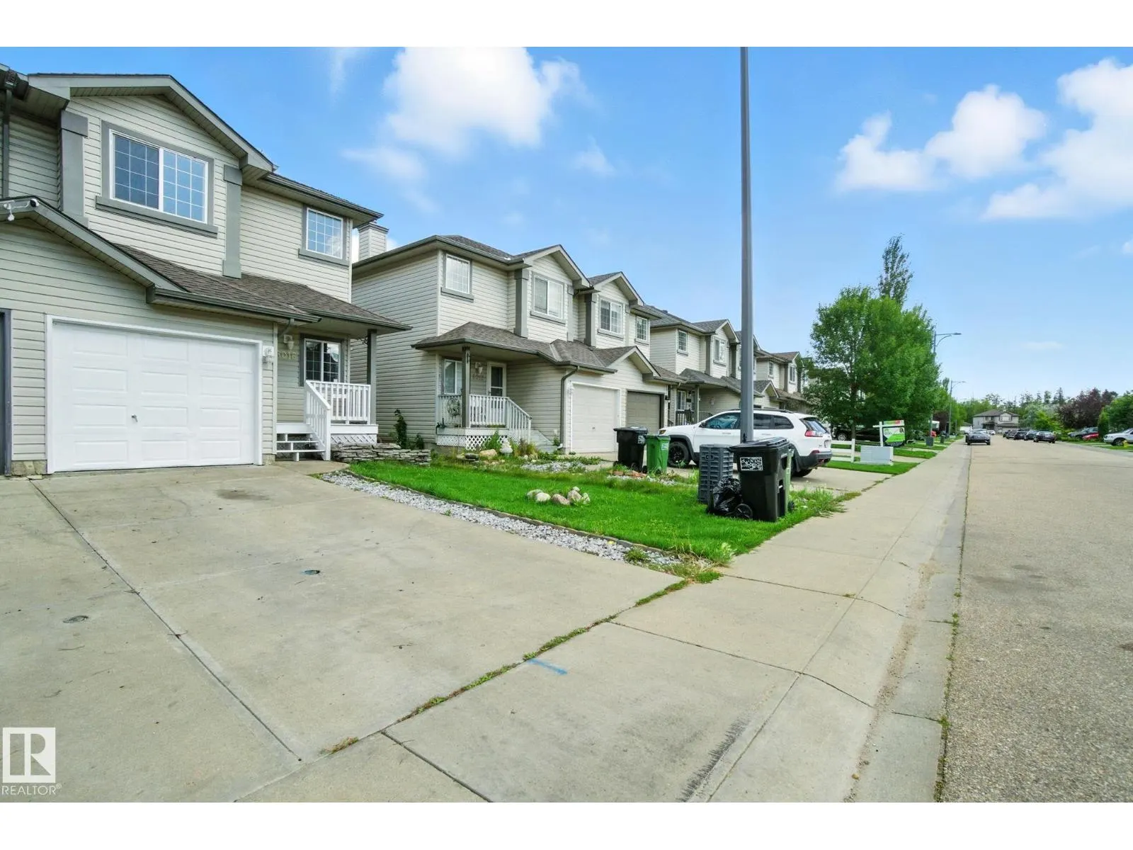 8016 2 AV SW