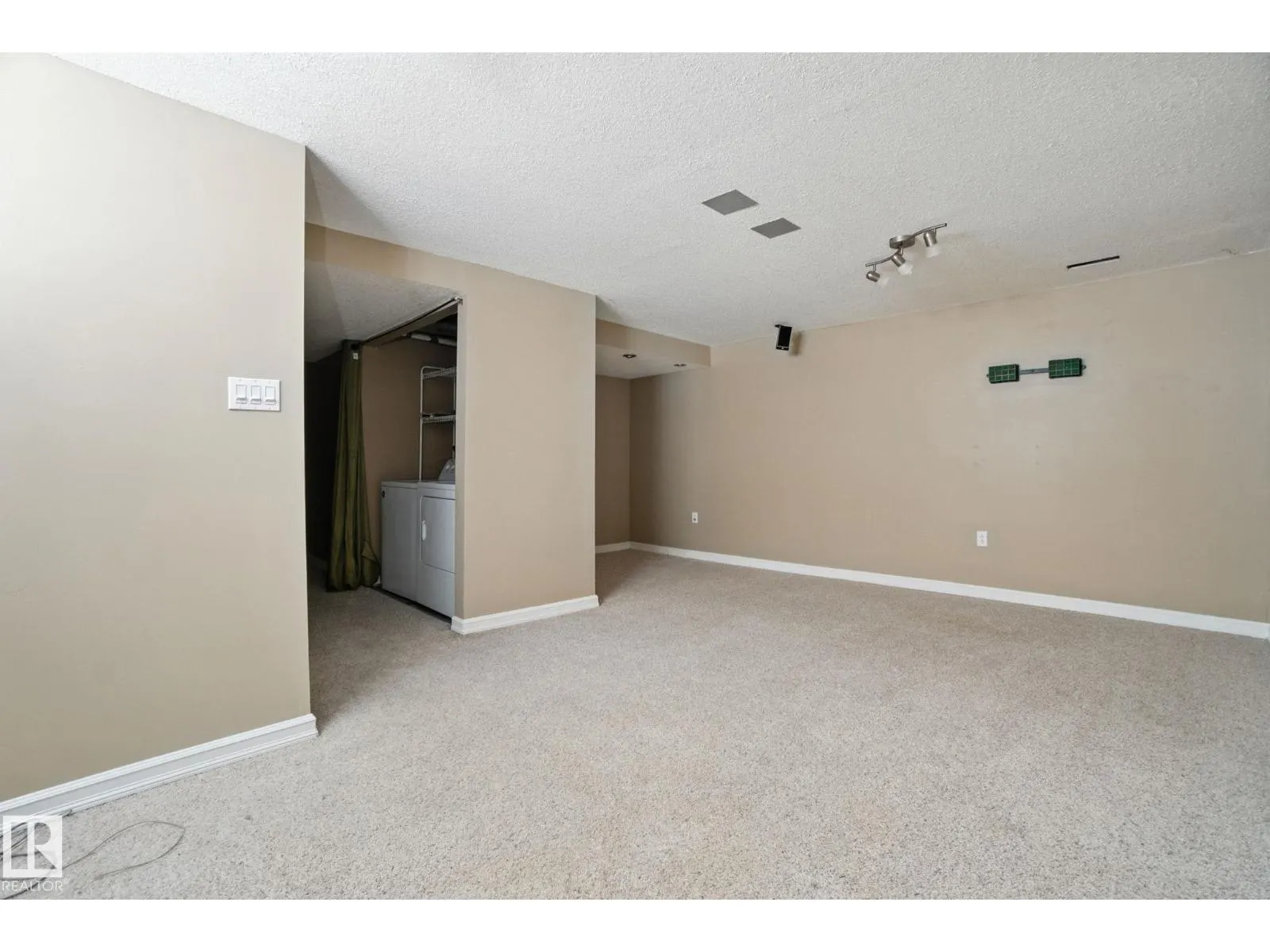 8016 2 AV SW