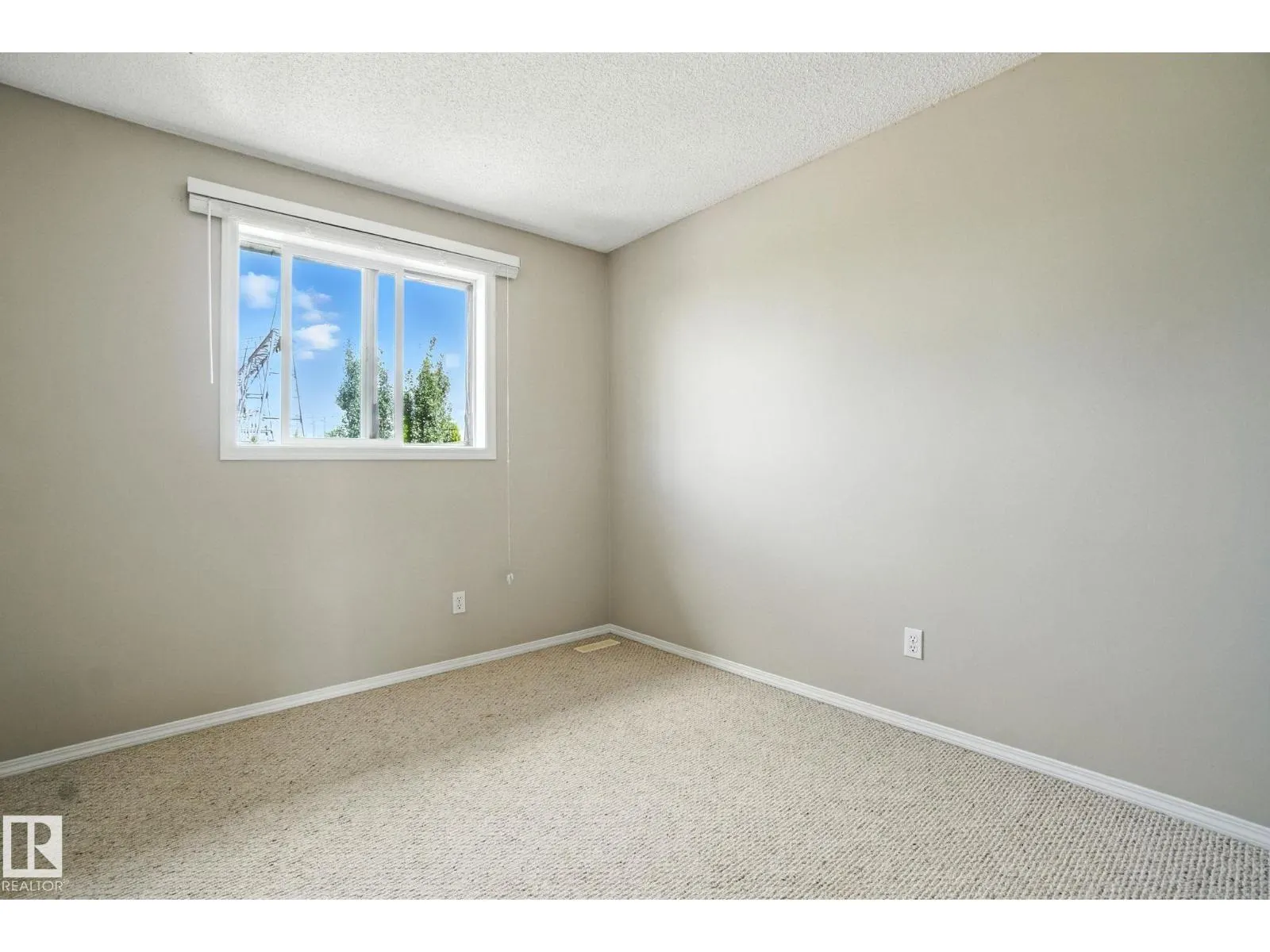 8016 2 AV SW