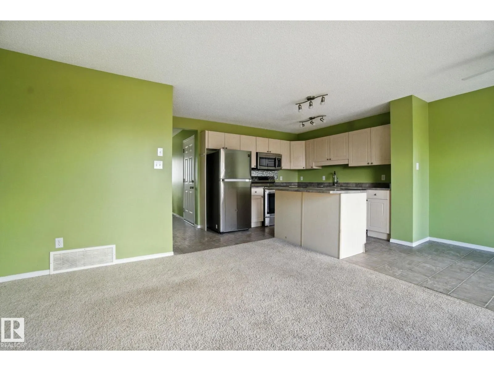 8016 2 AV SW