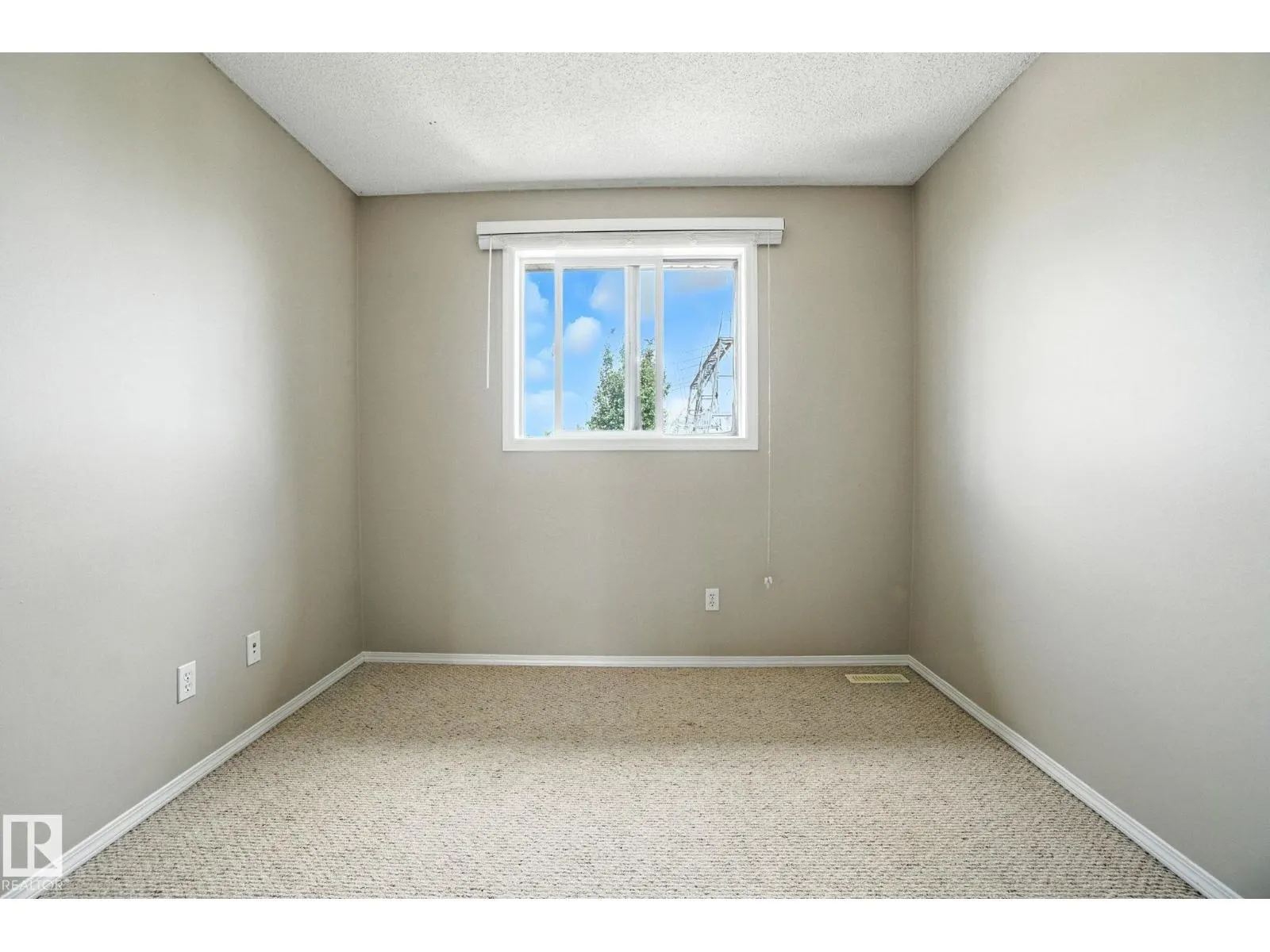8016 2 AV SW