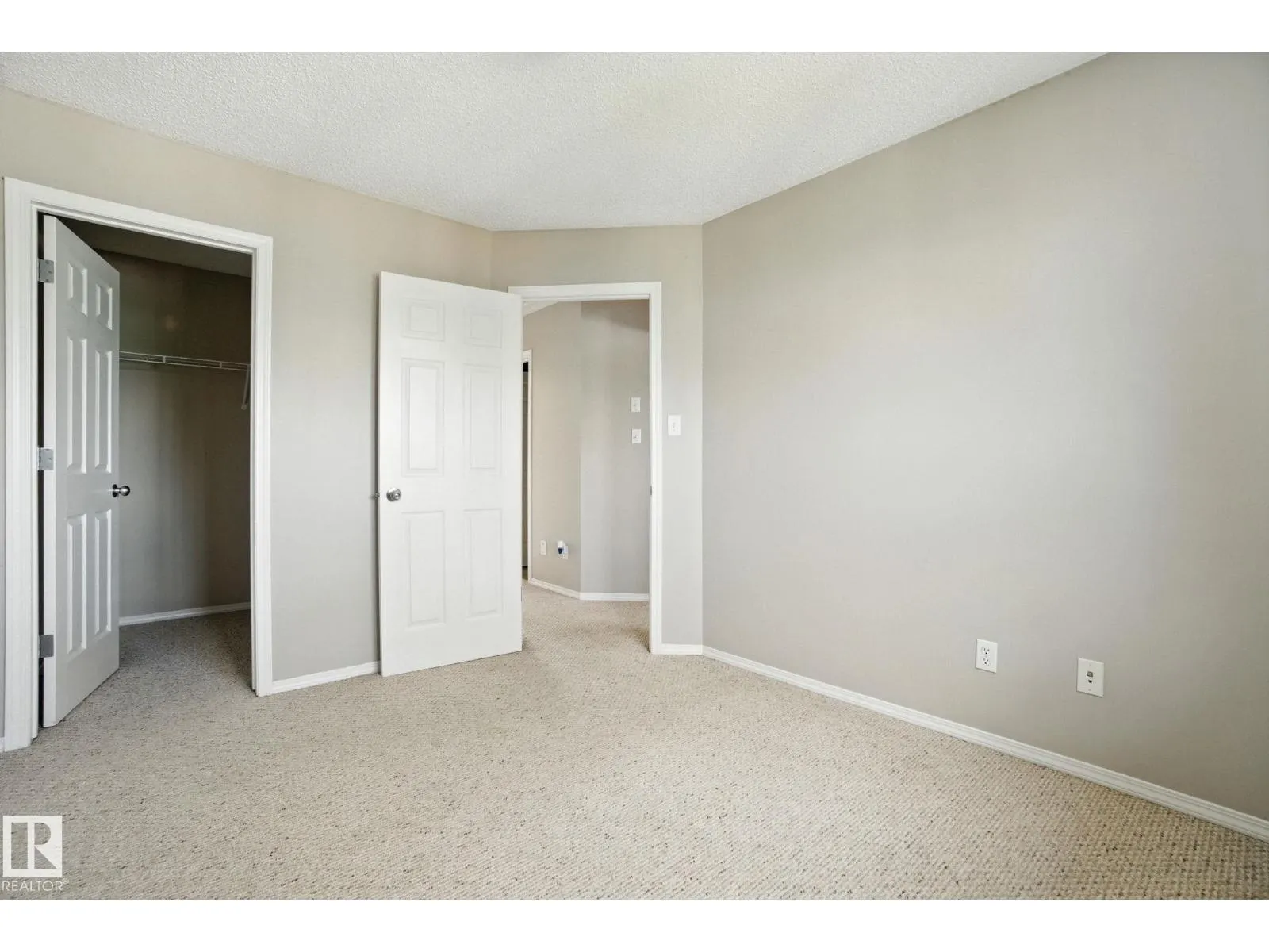 8016 2 AV SW