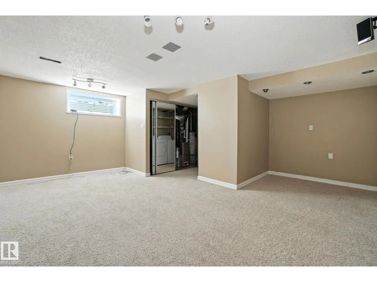 8016 2 AV SW