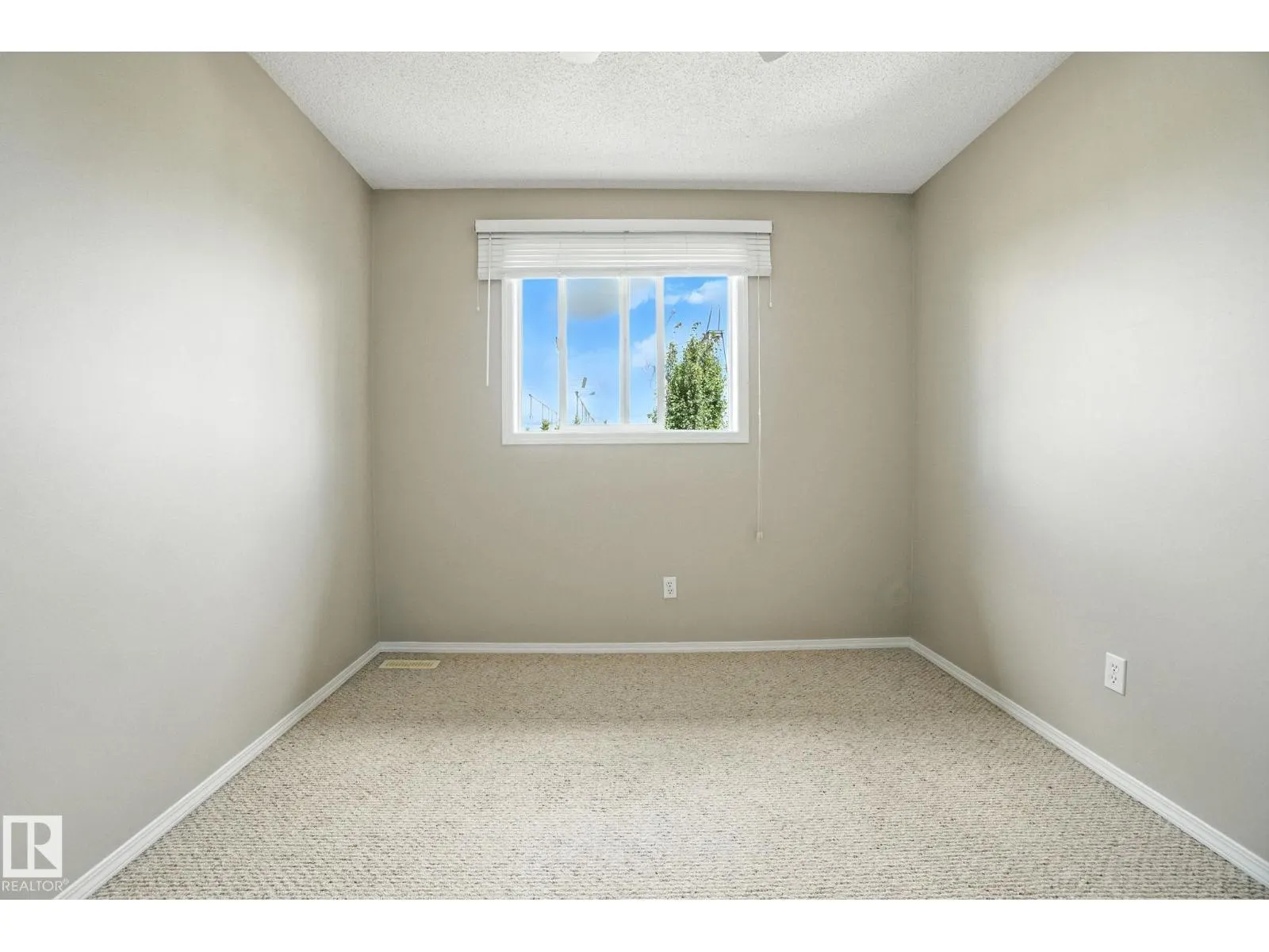 8016 2 AV SW