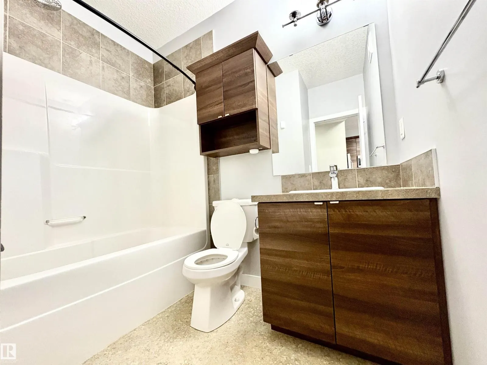 #106 2590 ANDERSON WY SW