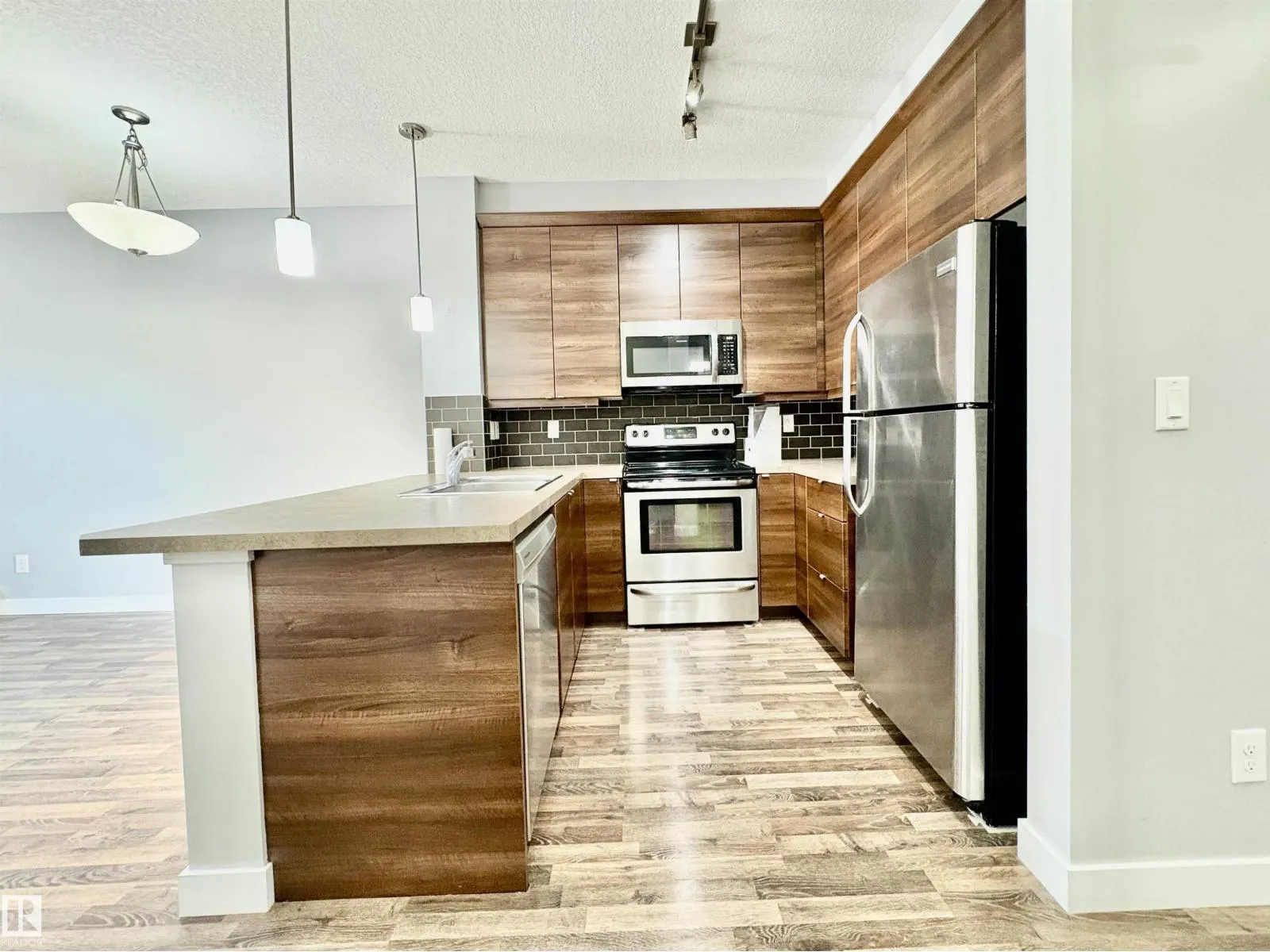 #106 2590 ANDERSON WY SW