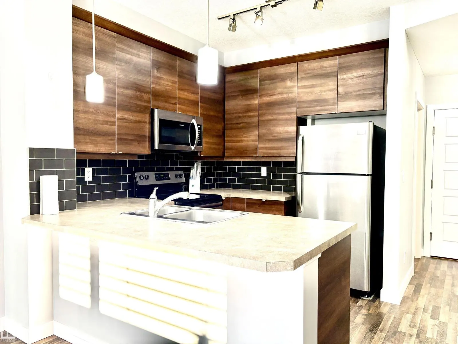 #106 2590 ANDERSON WY SW