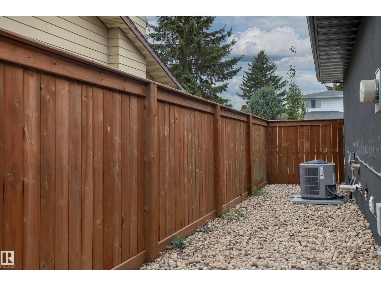 17327 106 ST NW