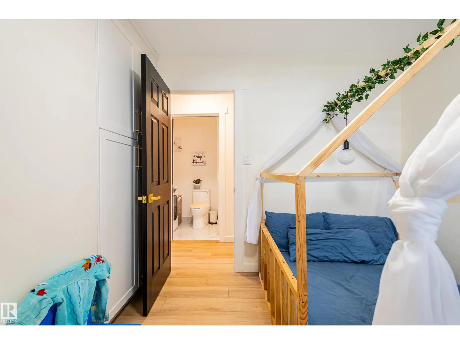 17327 106 ST NW