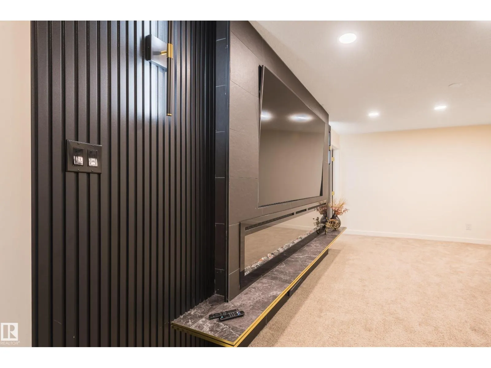 17327 106 ST NW