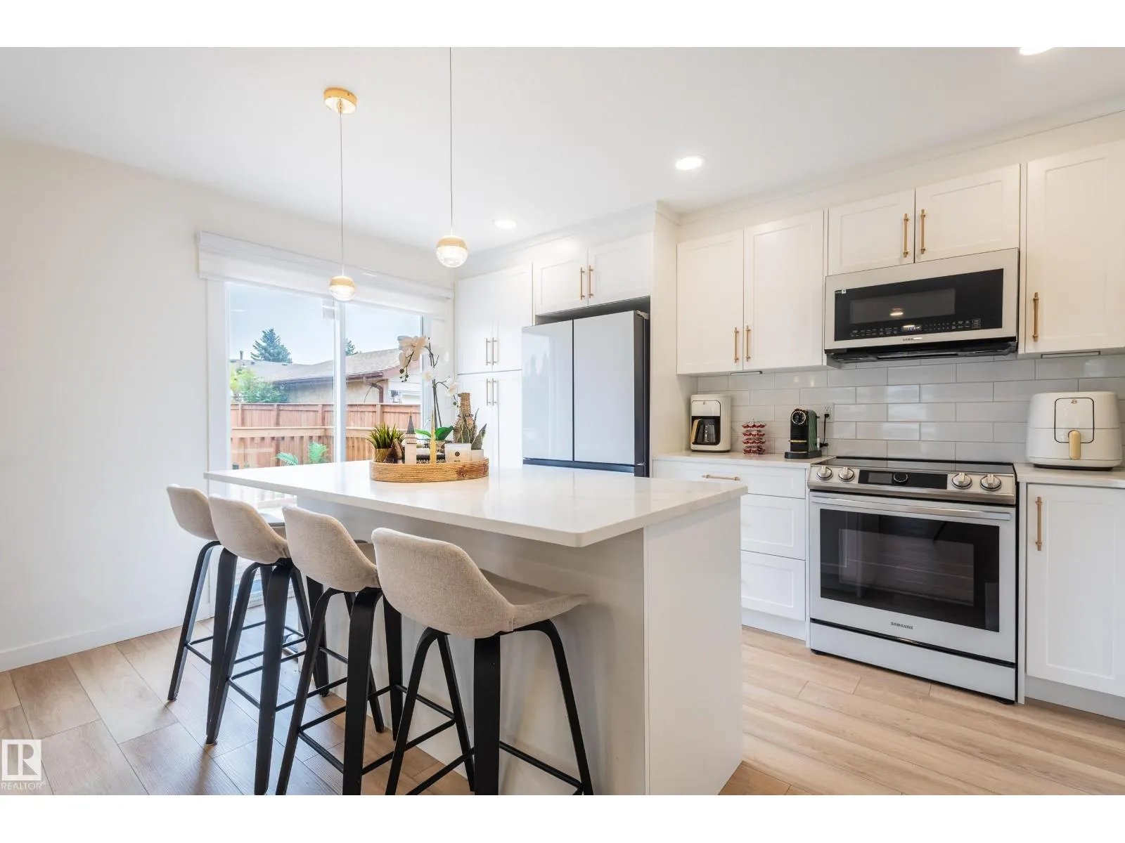17327 106 ST NW