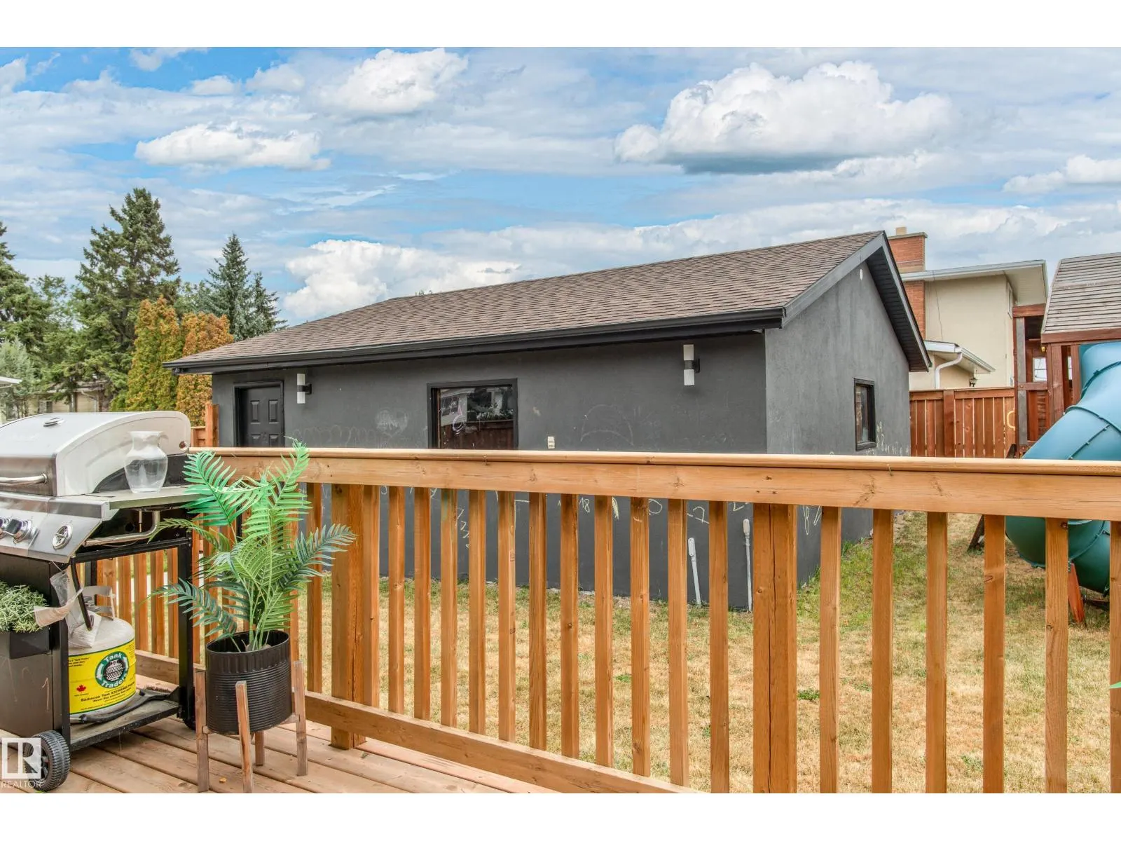 17327 106 ST NW