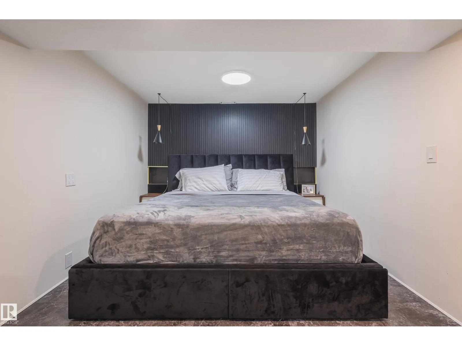 17327 106 ST NW