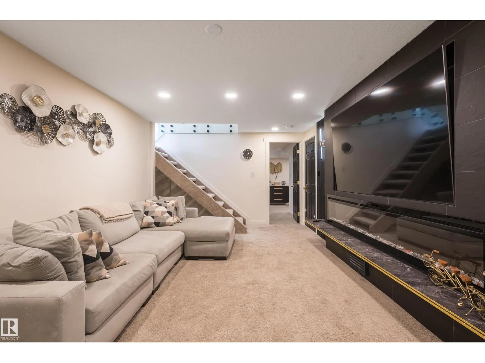 17327 106 ST NW